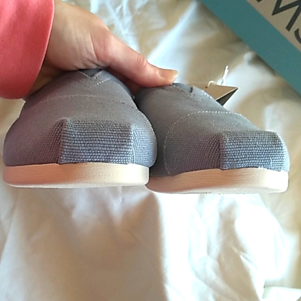 🩵⚡️⭐New In Box Women's Toms light blue canvas shoes size 9.5🩵⚡️⭐ - Picture 6 of 9